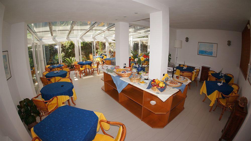 Hotel Yacht Club 마르시아나마리나 외부 사진